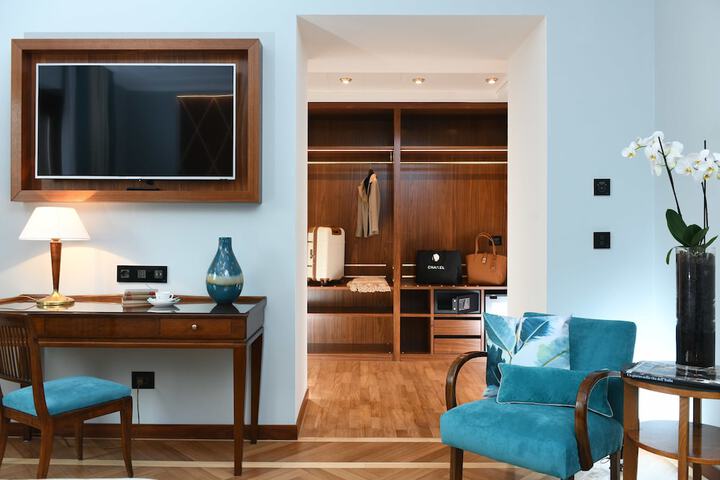 Room 32 of 161