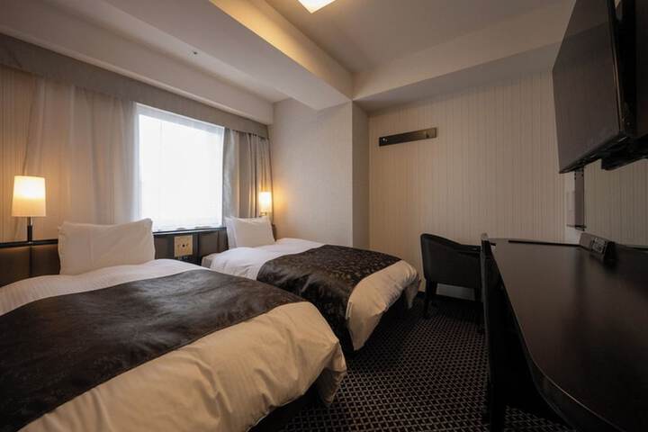 Room 9 of 40