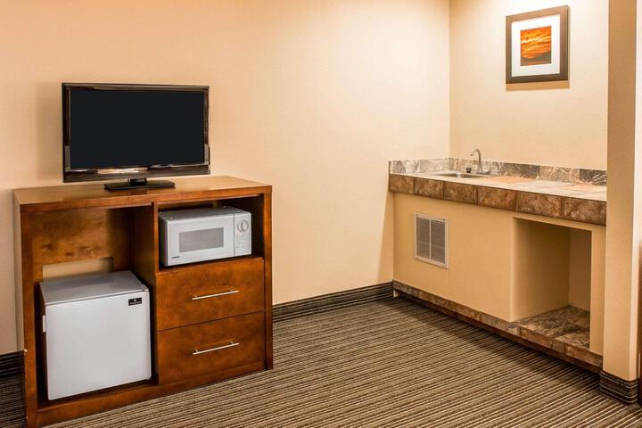 2 Double Beds (2 of 19)