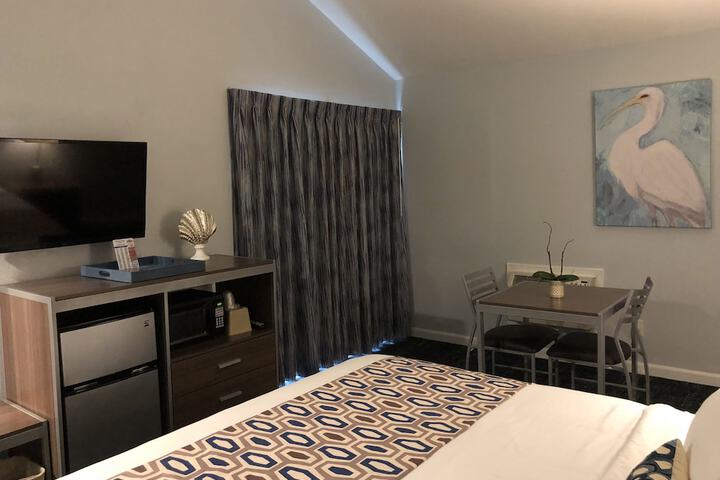1 King Bed (1 of 7)
