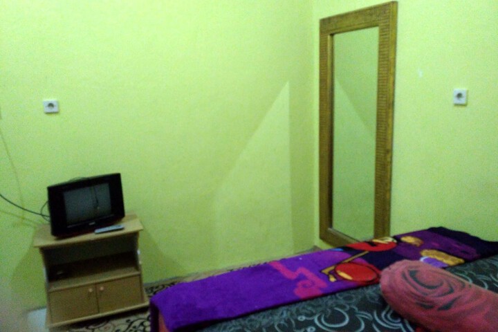 Room 7 of 12