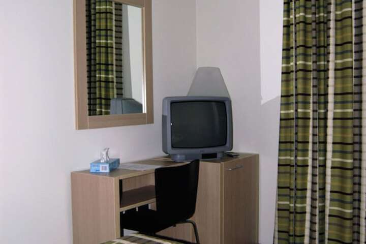 Room 8 of 74