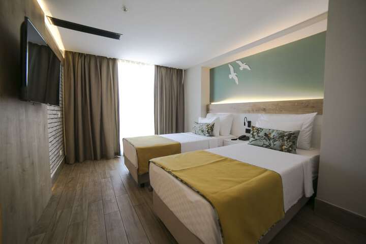 Room 4 of 40