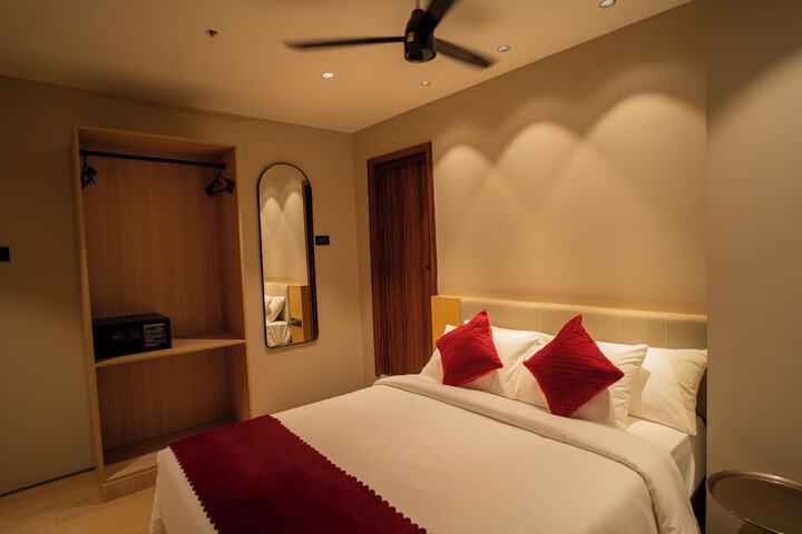 Room 5 of 20