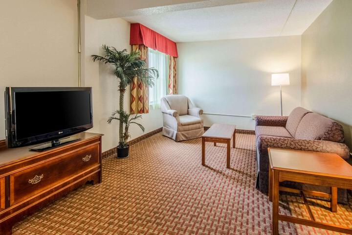 2 Queen Beds Accessible (4 of 10)