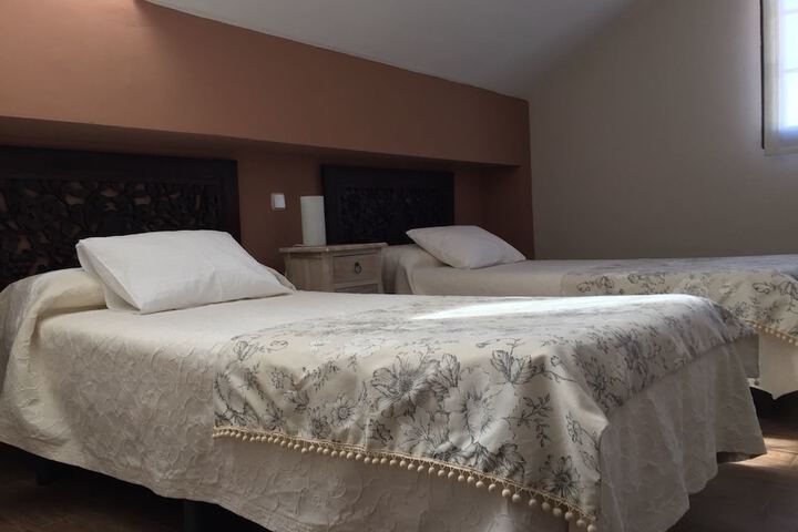 Room 4 of 40