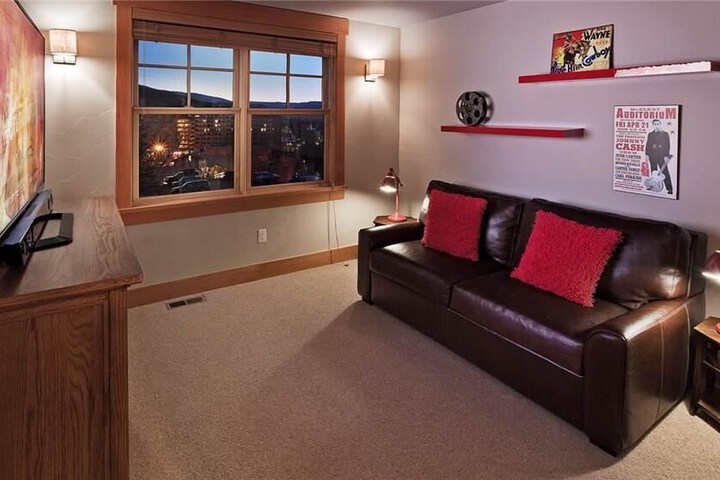 Room 7 of 10