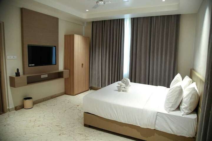 Room 3 of 15
