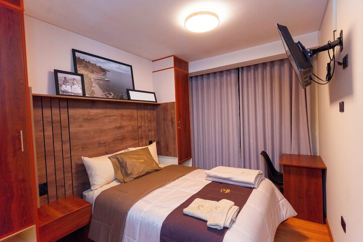 Room 6 of 37