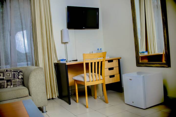 Room 5 of 32