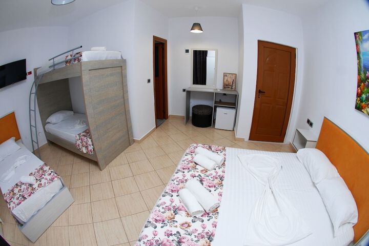 Room 18 of 131