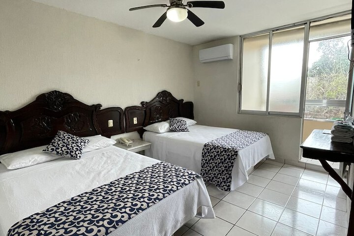 Room 5 of 16