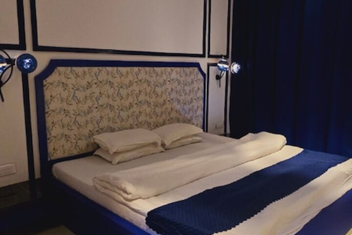 Room 3 of 7