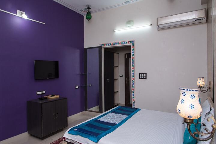 Room 9 of 15