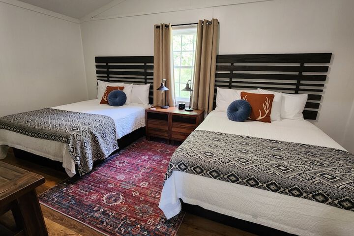 2 Queen Beds Kitchenette (14 of 16)