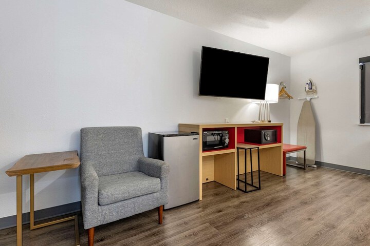Room 21 of 37