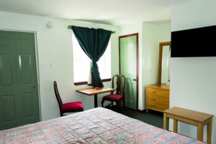 Room 7 of 18