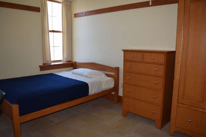 Room 4 of 12
