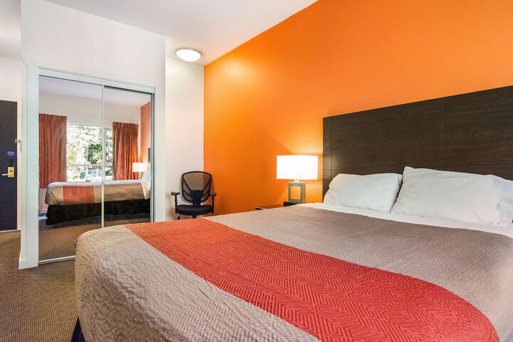 Room 9 of 27