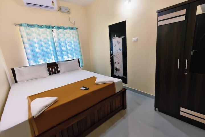 Room 2 of 20
