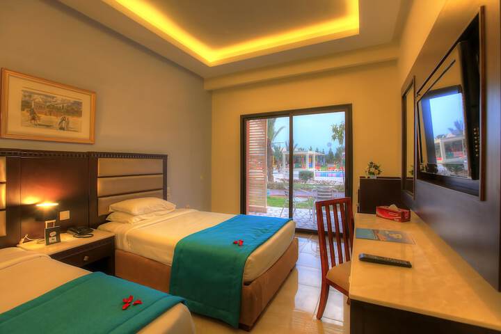 Room 30 of 106