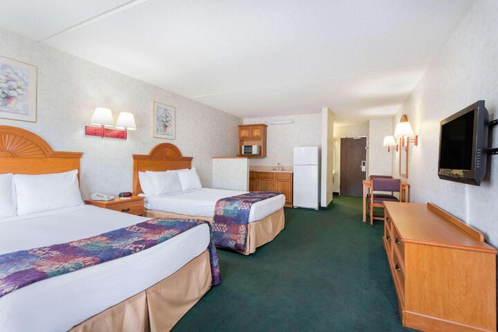 2 Double Beds (4 of 7)