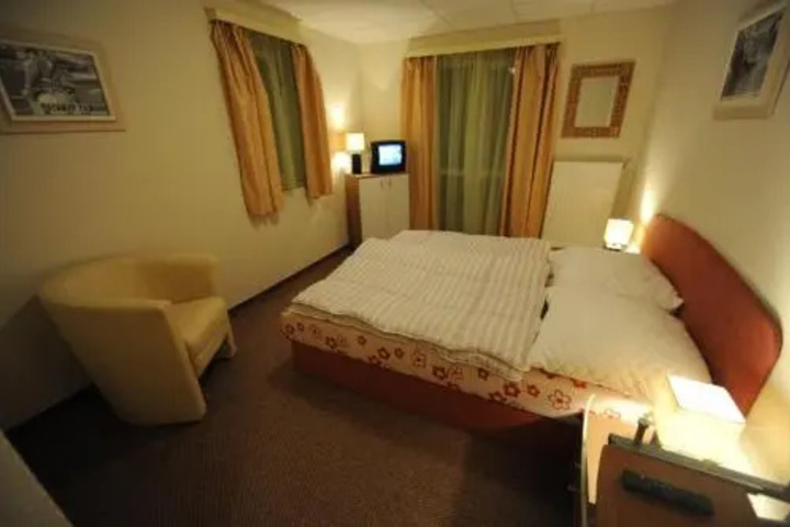 Room 6 of 23