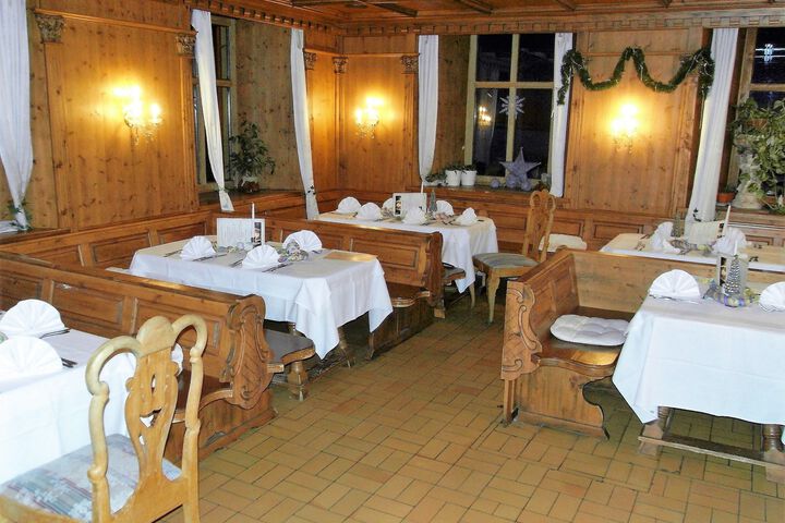 Dining 27 of 46