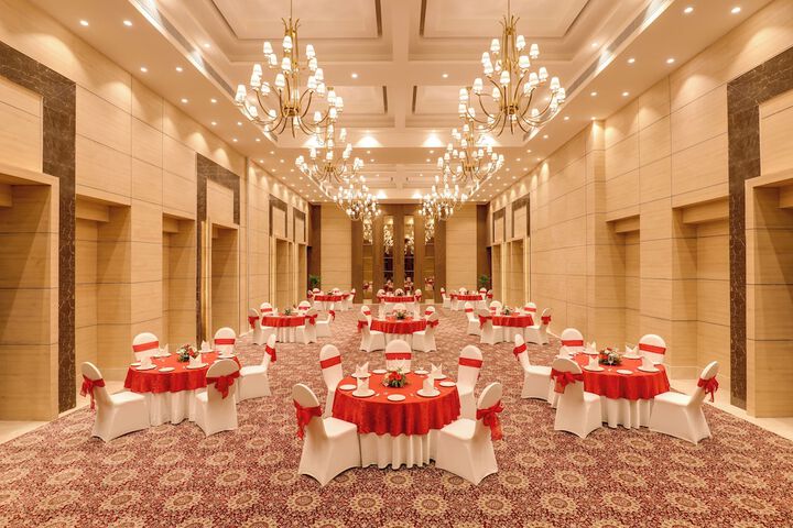 Ballroom/Hall 56 of 57