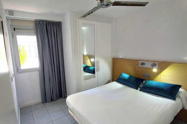 Room 40 of 179