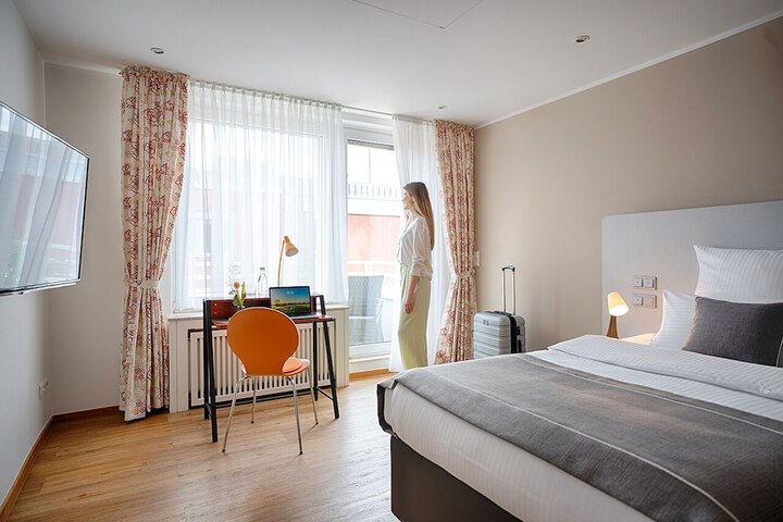 Room 9 of 27