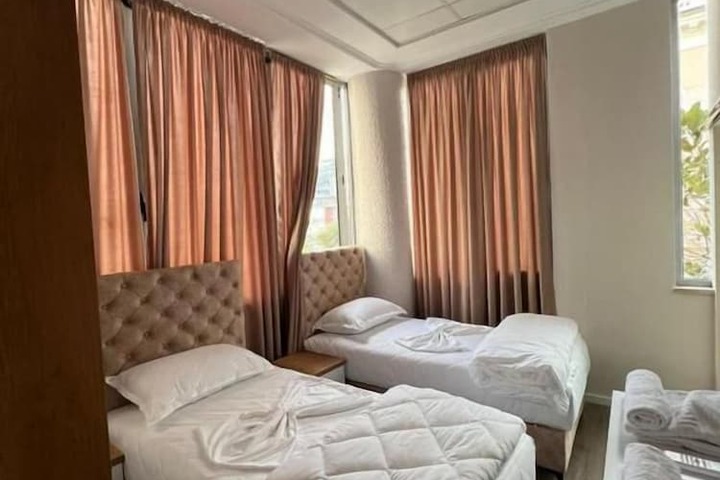 Room 8 of 9