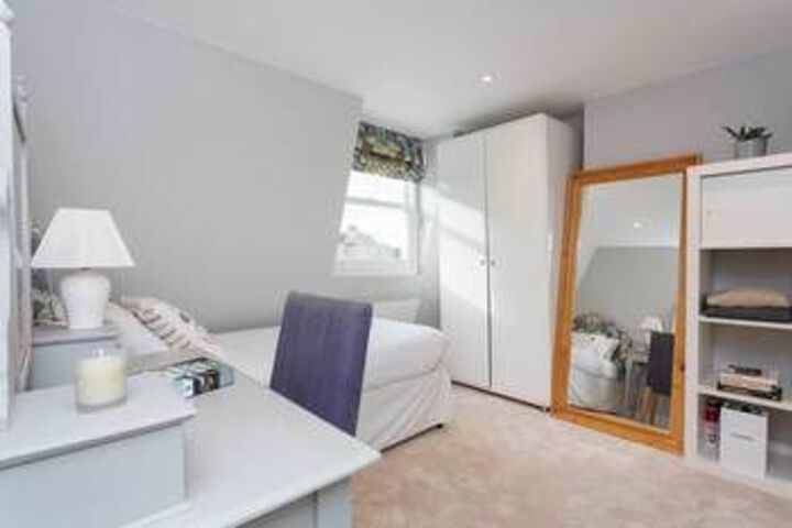 Room 10 of 26