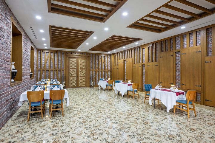 Dining 144 of 176