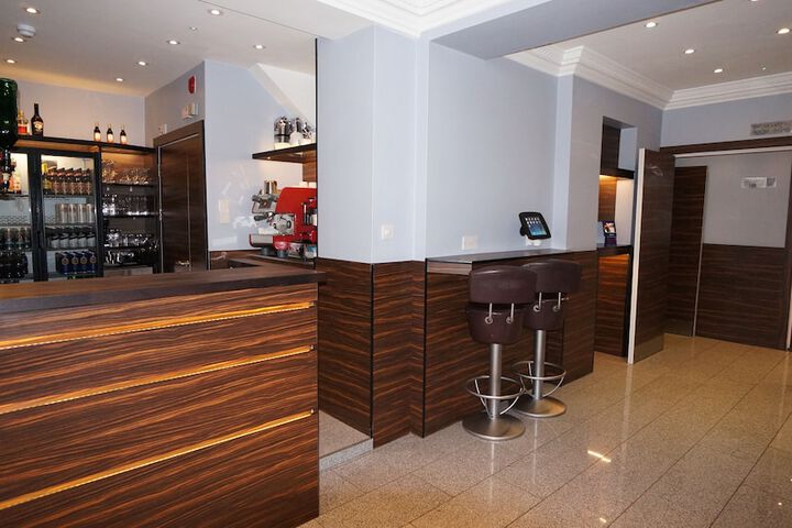 Lounge 57 of 67