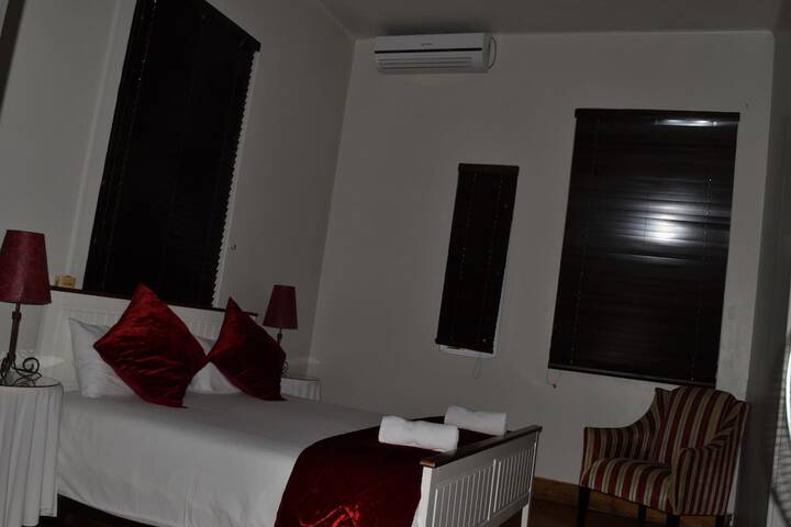 Room 10 of 29