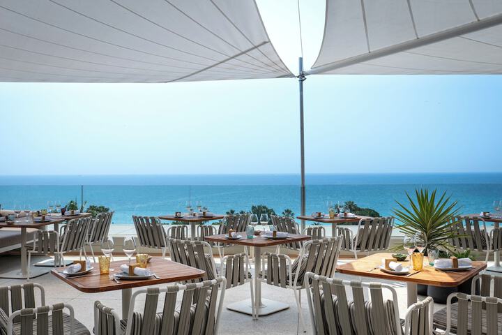 Dining 90 of 106