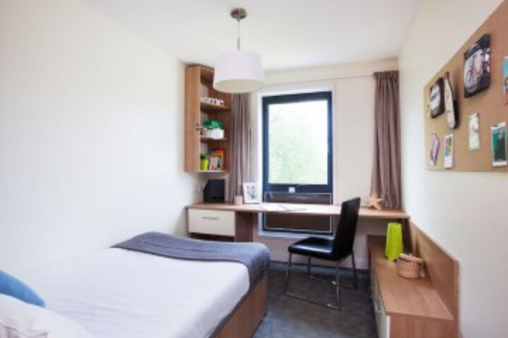 Room 8 of 19