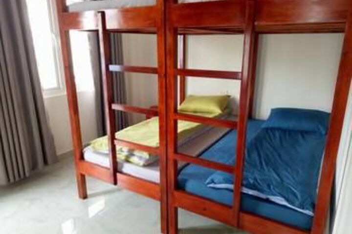 Room 9 of 25