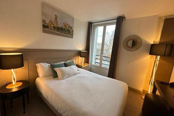 Room 4 of 11