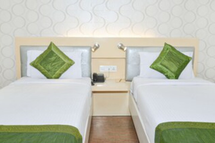 Room 10 of 27