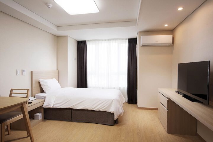 Room 5 of 72
