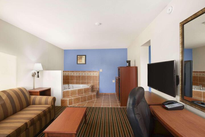 1 King Bed (7 of 8)