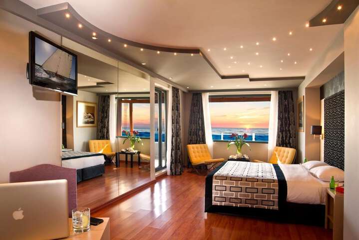 Room 10 of 44