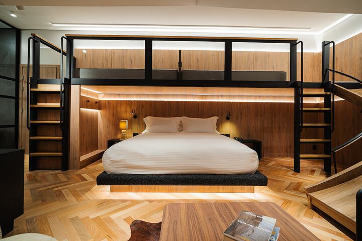 Room 33 of 98