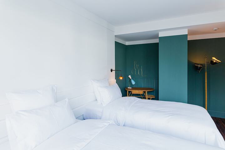 Room 13 of 36
