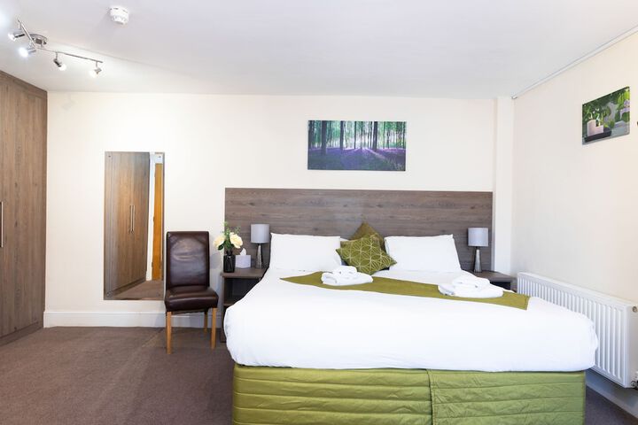 Room 21 of 102