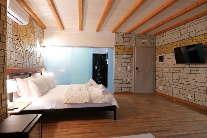 Room 14 of 85