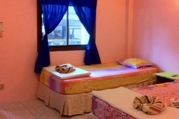 Room 13 of 36
