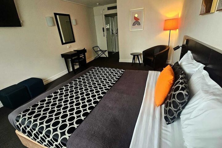 Room 27 of 39